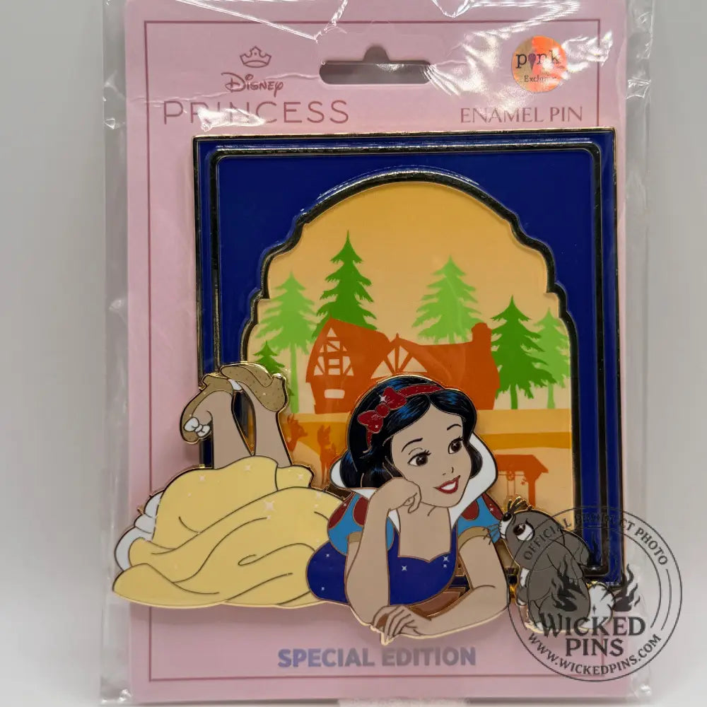 PALM Pin Snow White Fairytale Realms SE 200 Jumbo 5’’ Pin
